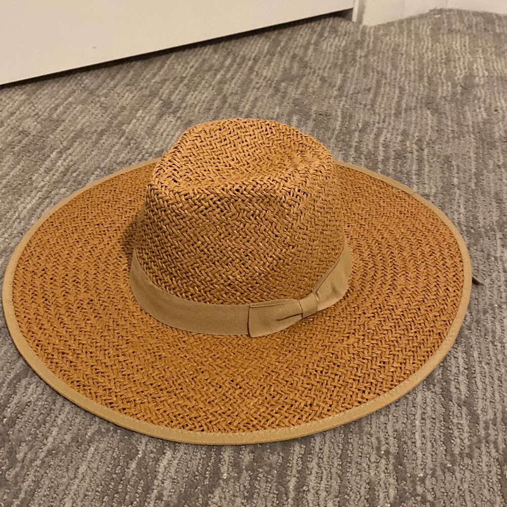 Tan straw hat adjustable